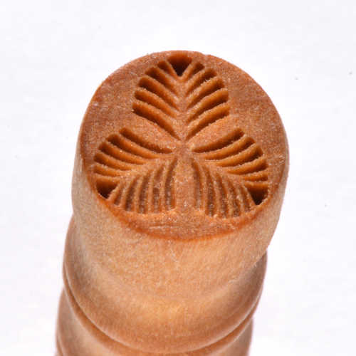 Detail of a clay texture stamp featuring a leaf design, suitable for decorating pottery and ceramics.