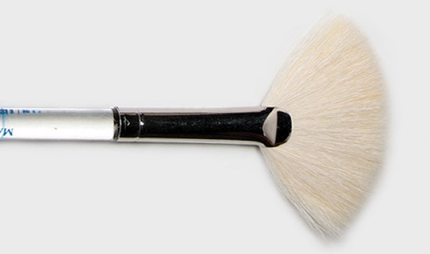 Fan brush for ceramics, featuring soft bristles, ideal for applying glazes and decorative finishes on pottery.